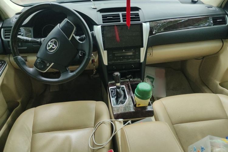 Used Toyota Camry 2016 2.0G 10th Anniversary Leading Edition Center Console