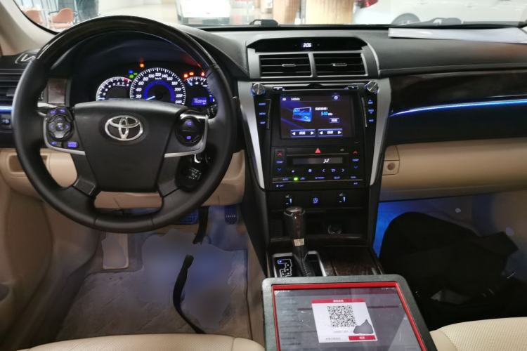 Used Toyota Camry 2016 2.0G 10th Anniversary Leading Edition Center Console