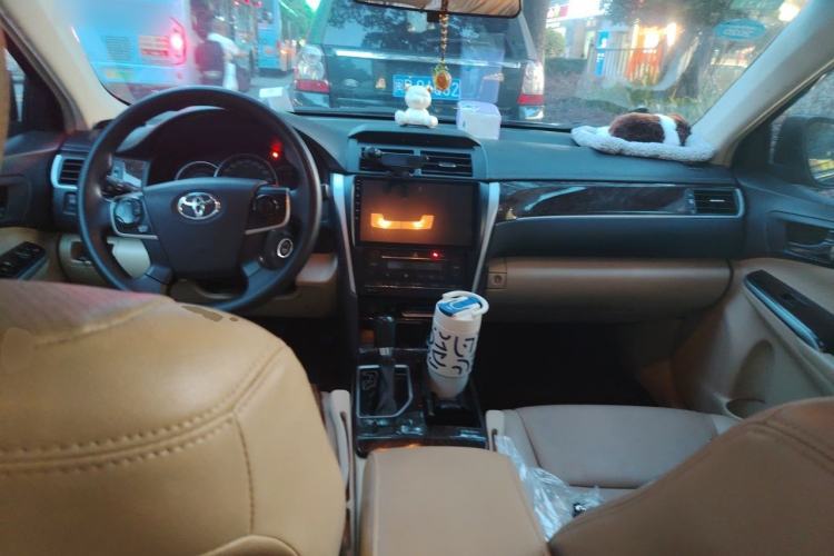 Used Toyota Camry 2016 2.0E 10th Anniversary Elite Edition Center Console