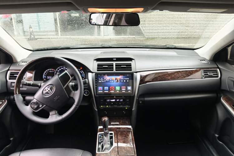 Used Toyota Camry 2016 2.0G 10th Anniversary Leading Edition Center Console
