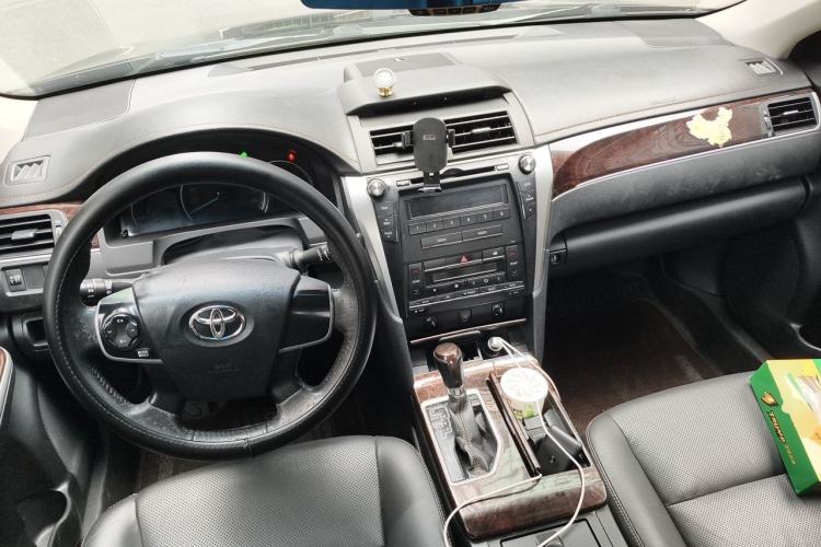 Used Toyota Camry 2016 2.0G 10th Anniversary Leading Edition Center Console