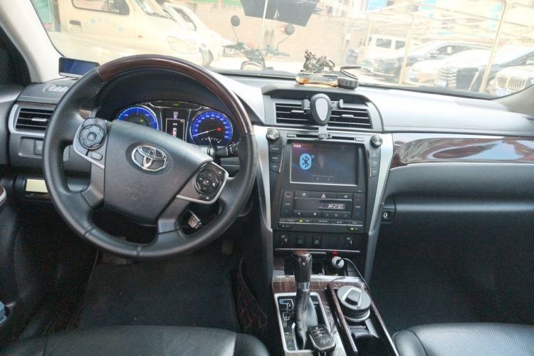 Used Toyota Camry 2016 Dual-Engine 2.5 HG 10th Anniversary Deluxe Navigation Edition Center Console