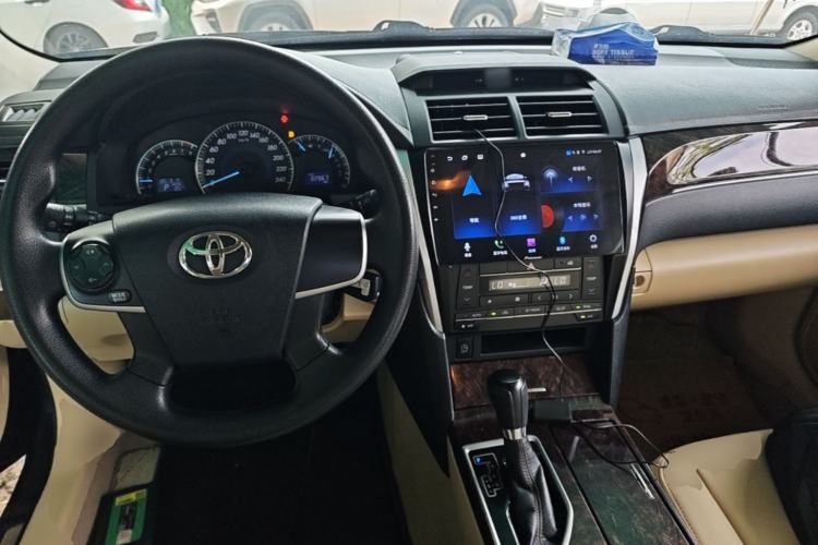Used Toyota Camry 2016 2.0E 10th Anniversary Elite Edition Center Console