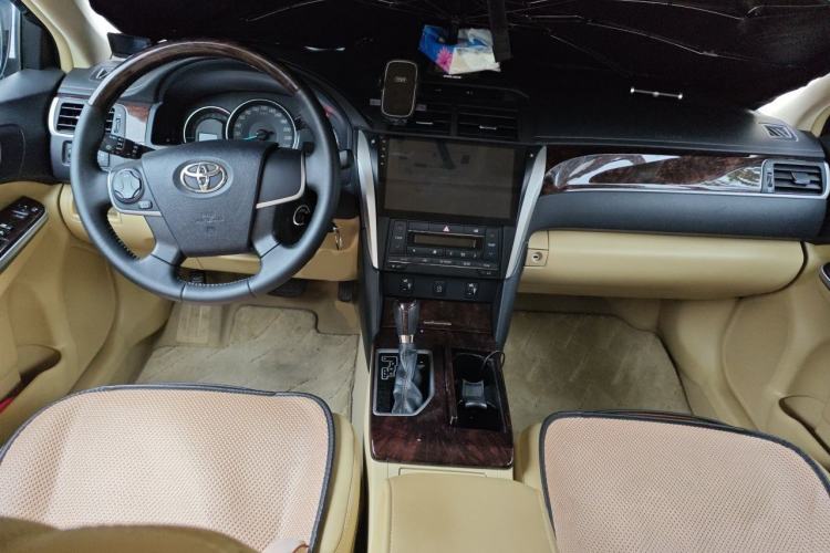 Used Toyota Camry 2016 2.0G 10th Anniversary Leading Edition Center Console
