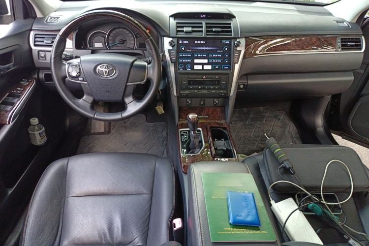 Used Toyota Camry 2016 2.0G 10th Anniversary Leading Edition Center Console