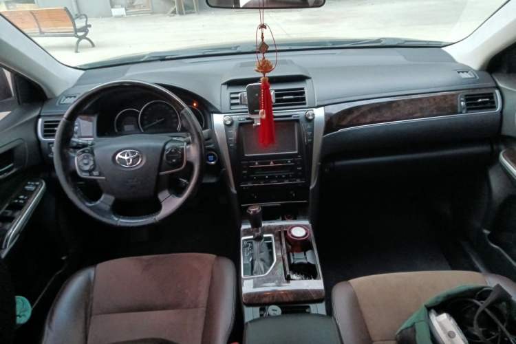 Used Toyota Camry 2016 2.5G 10th Anniversary Deluxe Navigation Edition Center Console