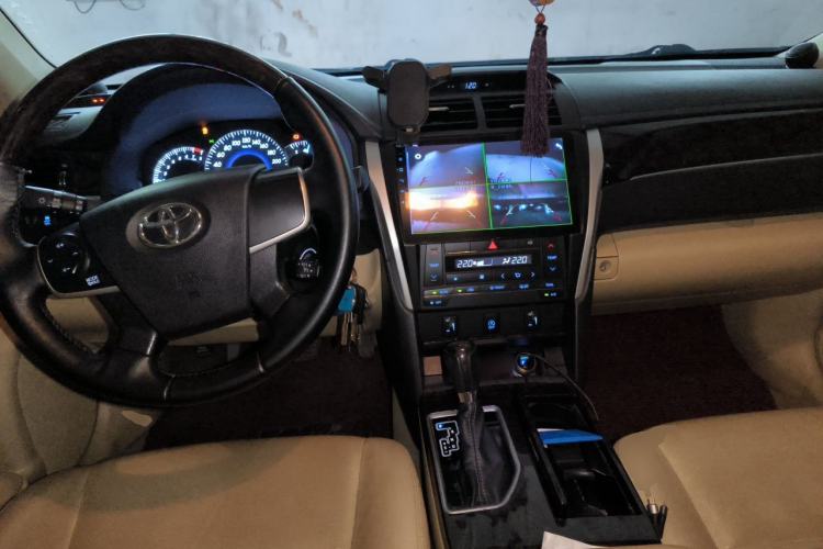 Used Toyota Camry 2016 2.0G 10th Anniversary Leading Edition Center Console
