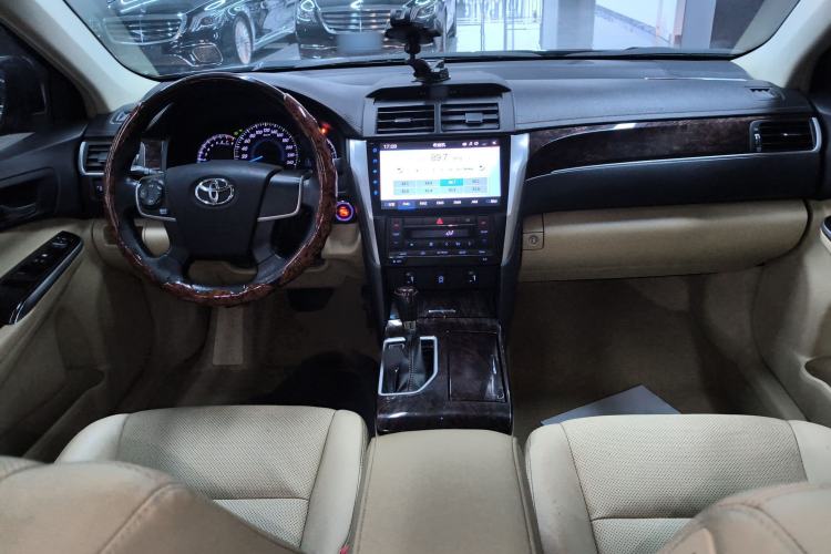 Used Toyota Camry 2016 2.0G 10th Anniversary Leading Edition Center Console