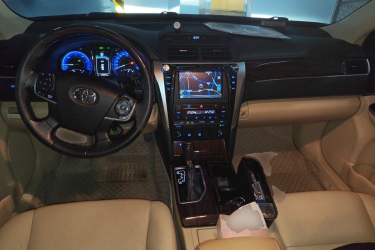 Used Toyota Camry 2016 Dual-Engine 2.5 HG 10th Anniversary Deluxe Navigation Edition Center Console