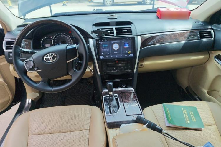 Used Toyota Camry 2016 2.0E 10th Anniversary Elite Edition Center Console