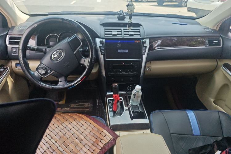 Used Toyota Camry 2016 2.0G 10th Anniversary Leading Edition Center Console