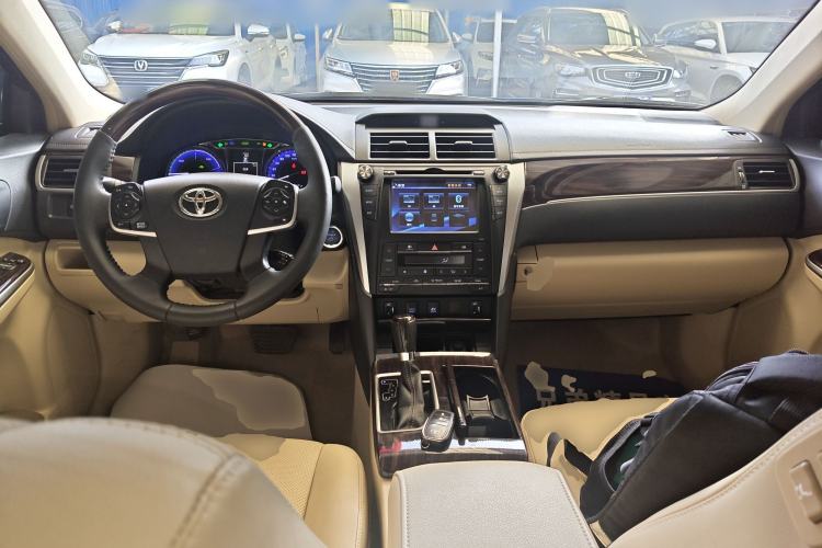 Used Toyota Camry 2016 Dual-Engine 2.5 HG 10th Anniversary Deluxe Navigation Edition Center Console