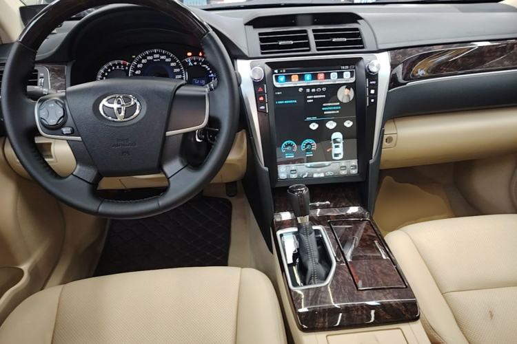 Used Toyota Camry 2016 2.0G 10th Anniversary Leading Edition Center Console