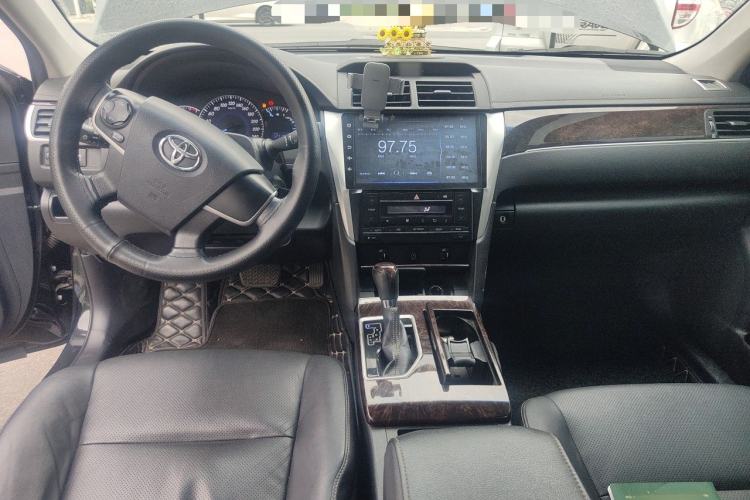 Used Toyota Camry 2016 2.0G 10th Anniversary Leading Edition Center Console