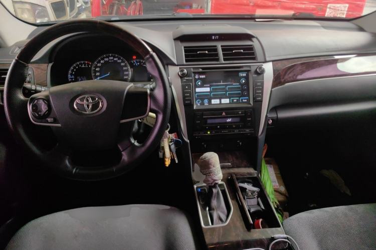 Used Toyota Camry 2016 2.0G 10th Anniversary Leading Edition Center Console
