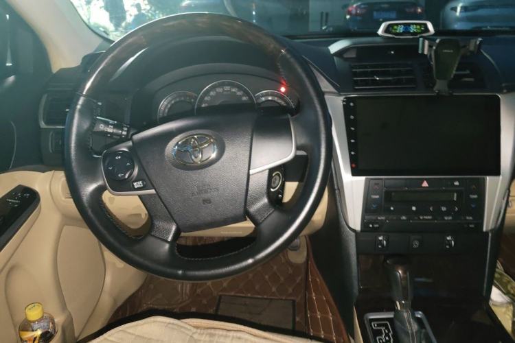 Used Toyota Camry 2016 2.0G 10th Anniversary Leading Edition Center Console