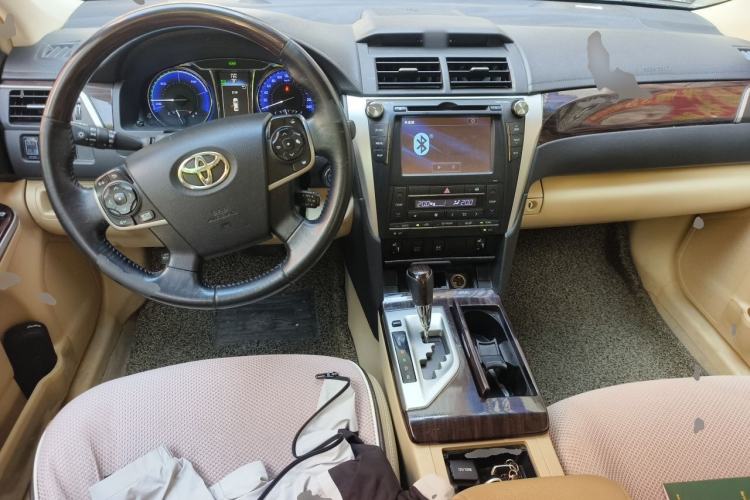 Used Toyota Camry 2016 Dual-Engine 2.5 HG 10th Anniversary Deluxe Navigation Edition Center Console