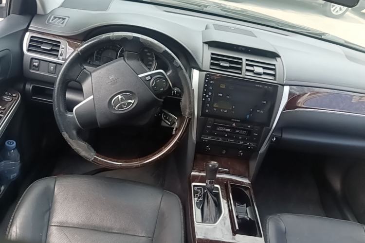Used Toyota Camry 2016 2.0G 10th Anniversary Leading Edition Center Console