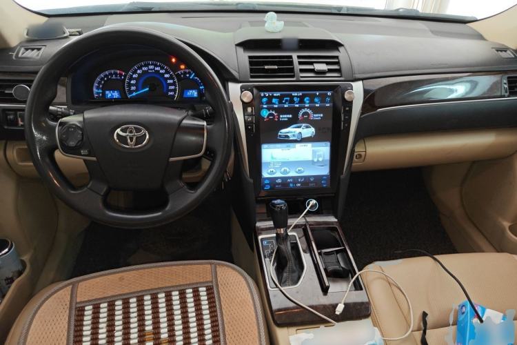 Used Toyota Camry 2016 2.0E 10th Anniversary Elite Edition Center Console