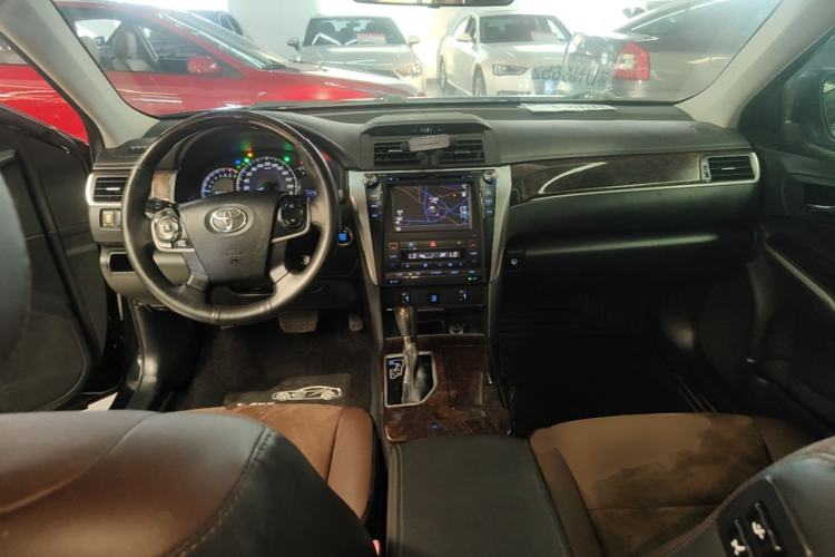 Used Toyota Camry 2016 2.5G 10th Anniversary Deluxe Navigation Edition Center Console