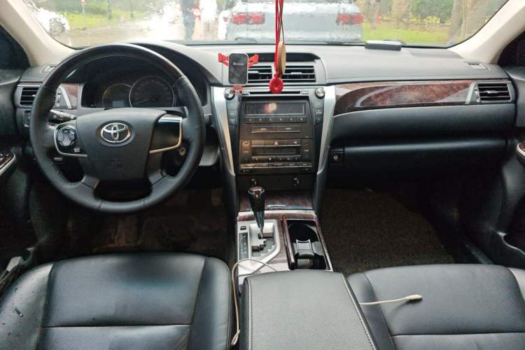 Used Toyota Camry 2016 2.0G 10th Anniversary Leading Edition Center Console