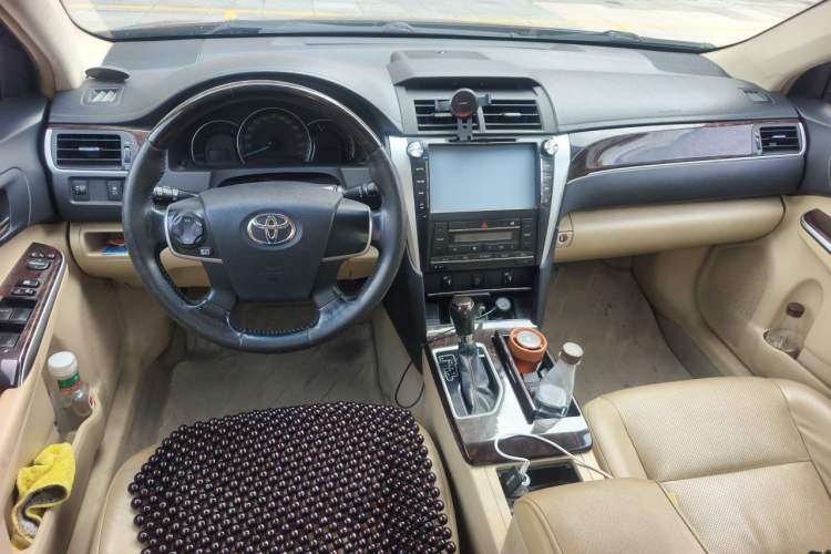 Used Toyota Camry 2016 2.0G 10th Anniversary Leading Edition Center Console