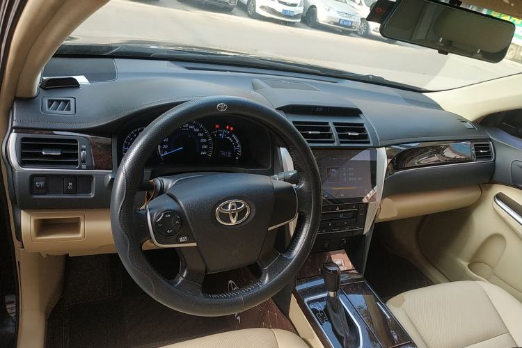 Used Toyota Camry 2016 2.0G 10th Anniversary Leading Edition Center Console