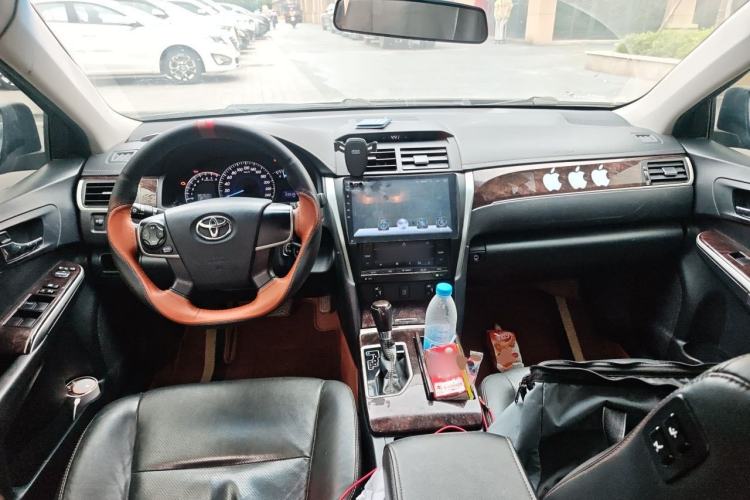 Used Toyota Camry 2016 2.0G 10th Anniversary Leading Edition Center Console