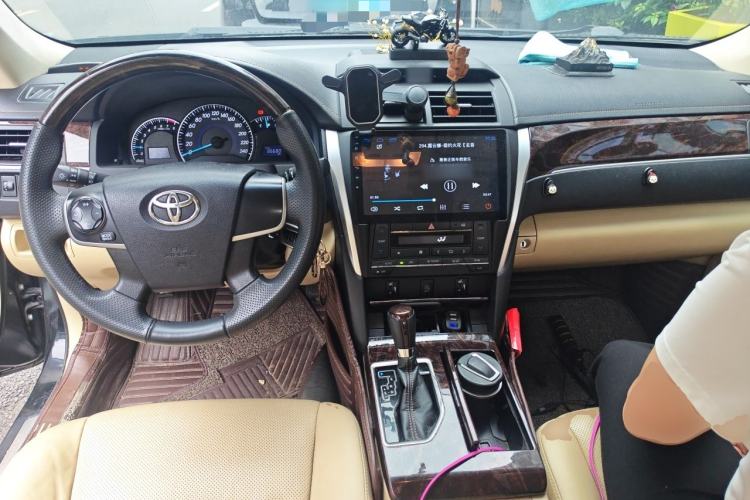 Used Toyota Camry 2016 2.0G 10th Anniversary Leading Edition Center Console
