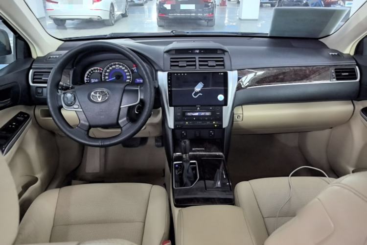Used Toyota Camry 2016 2.0G 10th Anniversary Leading Edition Center Console