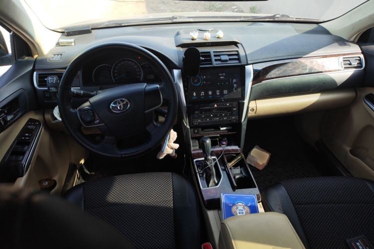 Used Toyota Camry 2016 2.0G 10th Anniversary Leading Edition Center Console
