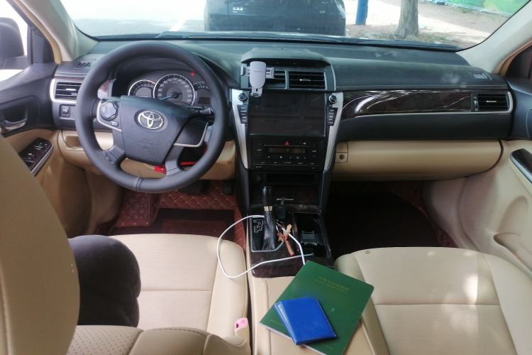 Used Toyota Camry 2016 2.0E 10th Anniversary Elite Edition Center Console