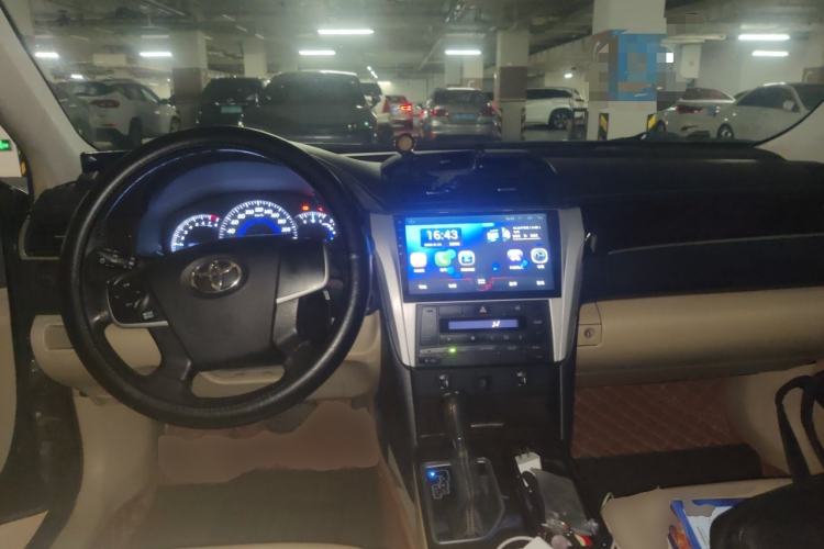 Used Toyota Camry 2016 2.0G 10th Anniversary Leading Edition Center Console