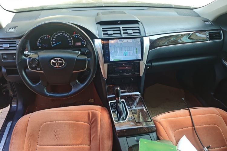 Used Toyota Camry 2016 2.0G 10th Anniversary Leading Edition Center Console