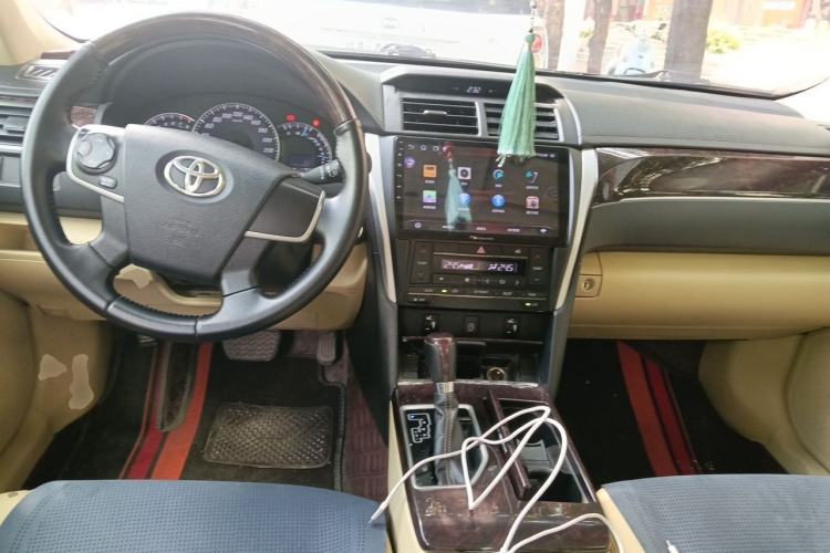 Used Toyota Camry 2016 2.0G 10th Anniversary Leading Edition Center Console
