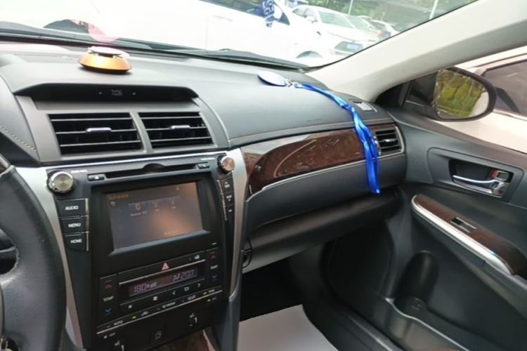 Used Toyota Camry 2016 2.0G 10th Anniversary Luxury Edition Center Console