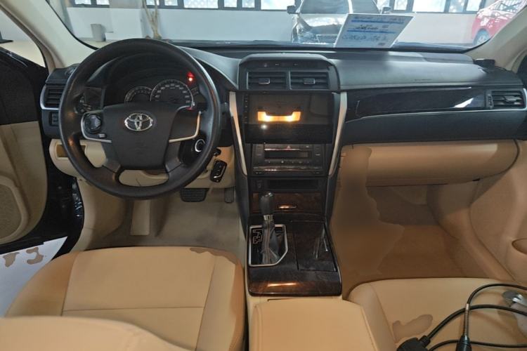 Used Toyota Camry 2016 2.0E 10th Anniversary Elite Edition Center Console