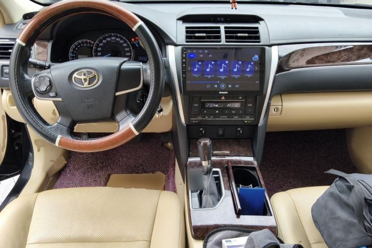 Used Toyota Camry 2016 2.0G 10th Anniversary Leading Edition Center Console