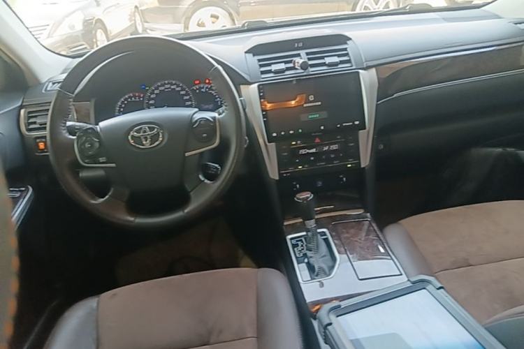 Used Toyota Camry 2016 2.5G 10th Anniversary Deluxe Navigation Edition Center Console