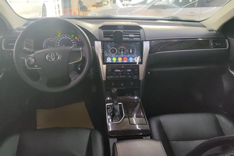 Used Toyota Camry 2016 2.0G 10th Anniversary Leading Edition Center Console