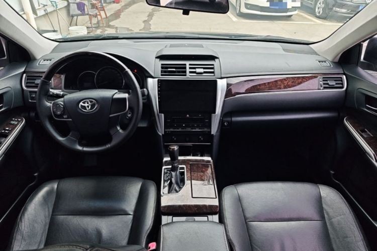Used Toyota Camry 2016 2.0G 10th Anniversary Leading Edition Center Console
