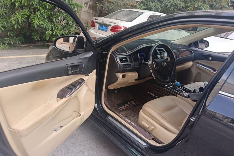 Used Toyota Camry 2016 Dual-Engine 2.5 HG 10th Anniversary Deluxe Navigation Edition Driver Seat