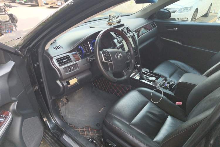 Used Toyota Camry 2016 Dual-Engine 2.5 HG 10th Anniversary Deluxe Navigation Edition Driver Seat