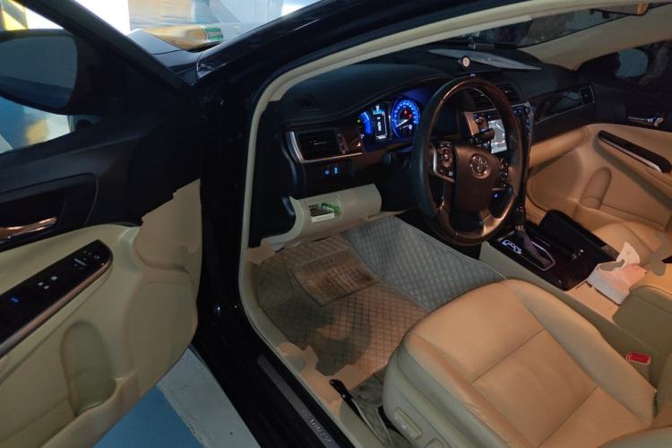 Used Toyota Camry 2016 Dual-Engine 2.5 HG 10th Anniversary Deluxe Navigation Edition Driver Seat