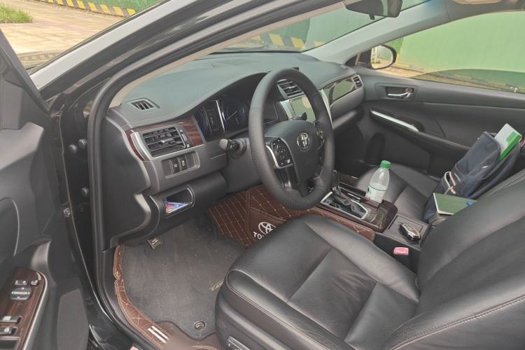 Used Toyota Camry 2016 Dual-Engine 2.5 HG 10th Anniversary Deluxe Navigation Edition Driver Seat