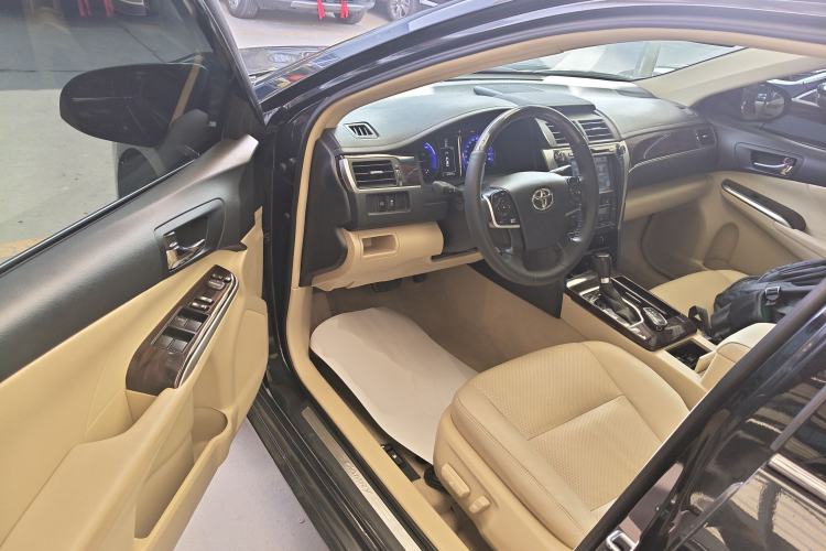 Used Toyota Camry 2016 Dual-Engine 2.5 HG 10th Anniversary Deluxe Navigation Edition Driver Seat