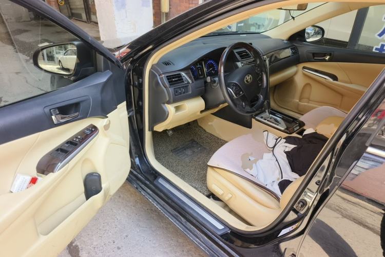 Used Toyota Camry 2016 Dual-Engine 2.5 HG 10th Anniversary Deluxe Navigation Edition Driver Seat