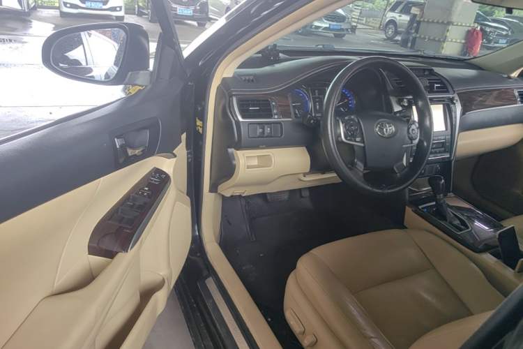 Used Toyota Camry 2016 Dual-Engine 2.5 HG 10th Anniversary Deluxe Navigation Edition Driver Seat
