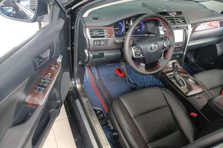 Used Toyota Camry 2016 Dual-Engine 2.5 HG 10th Anniversary Deluxe Navigation Edition Driver Seat