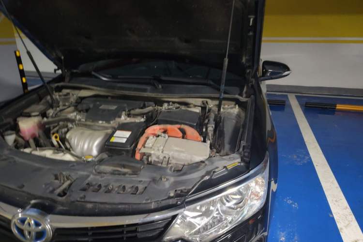 Used Toyota Camry 2016 Dual-Engine 2.5 HG 10th Anniversary Deluxe Navigation Edition Engine Bay Left